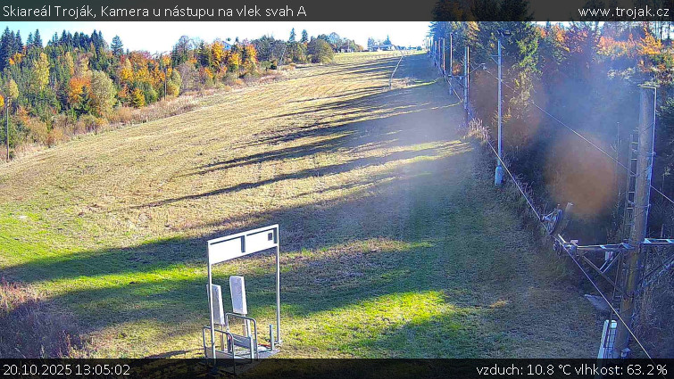 Skiareál Troják - Kamera u nástupu na vlek svah A - 20.10.2025 v 13:05 Skiareál Troják - Kamera u nástupu na vlek svah A - 20.10.2025 v 13:05