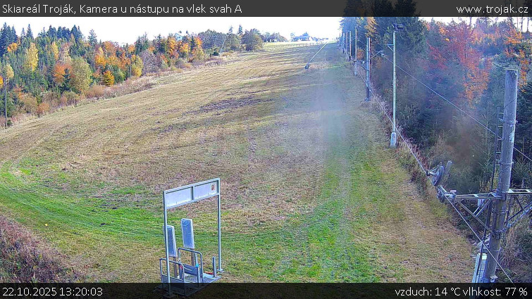 Skiareál Troják - Kamera u nástupu na vlek svah A - 22.10.2025 v 13:20 Skiareál Troják - Kamera u nástupu na vlek svah A - 22.10.2025 v 13:20