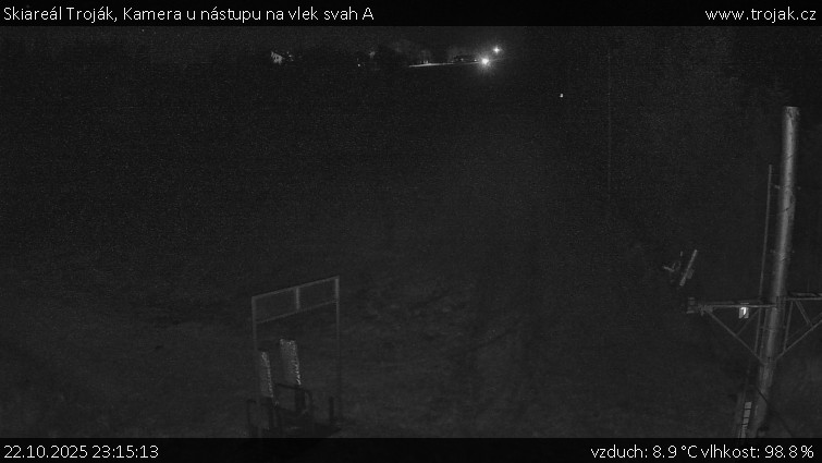 Skiareál Troják - Kamera u nástupu na vlek svah A - 22.10.2025 v 23:15 Skiareál Troják - Kamera u nástupu na vlek svah A - 22.10.2025 v 23:15