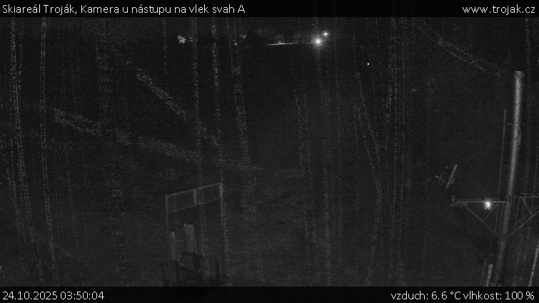 Skiareál Troják - Kamera u nástupu na vlek svah A - 24.10.2025 v 03:50 Skiareál Troják - Kamera u nástupu na vlek svah A - 24.10.2025 v 03:50