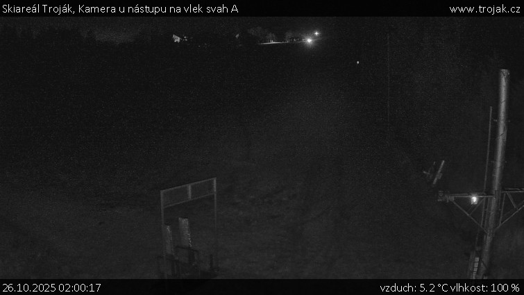 Skiareál Troják - Kamera u nástupu na vlek svah A - 26.10.2025 v 02:00 Skiareál Troják - Kamera u nástupu na vlek svah A - 26.10.2025 v 02:00