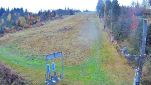 Skiareál Troják - Kamera u nástupu na vlek svah A - 26.10.2025 v 06:20 Skiareál Troják - Kamera u nástupu na vlek svah A - 26.10.2025 v 06:20