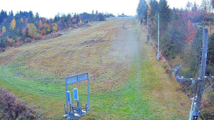 Skiareál Troják - Kamera u nástupu na vlek svah A - 26.10.2025 v 06:35 Skiareál Troják - Kamera u nástupu na vlek svah A - 26.10.2025 v 06:35