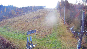 Skiareál Troják - Kamera u nástupu na vlek svah A - 26.10.2025 v 06:55 Skiareál Troják - Kamera u nástupu na vlek svah A - 26.10.2025 v 06:55