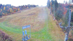 Skiareál Troják - Kamera u nástupu na vlek svah A - 26.10.2025 v 07:40 Skiareál Troják - Kamera u nástupu na vlek svah A - 26.10.2025 v 07:40