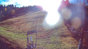Skiareál Troják - Kamera u nástupu na vlek svah A - 26.10.2025 v 07:55 Skiareál Troják - Kamera u nástupu na vlek svah A - 26.10.2025 v 07:55