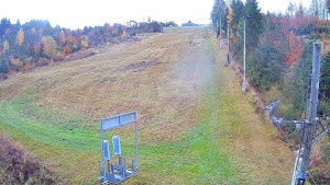 Skiareál Troják - Kamera u nástupu na vlek svah A - 26.10.2025 v 08:10 Skiareál Troják - Kamera u nástupu na vlek svah A - 26.10.2025 v 08:10