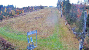 Skiareál Troják - Kamera u nástupu na vlek svah A - 26.10.2025 v 08:55 Skiareál Troják - Kamera u nástupu na vlek svah A - 26.10.2025 v 08:55