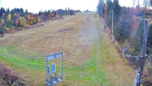 Skiareál Troják - Kamera u nástupu na vlek svah A - 26.10.2025 v 11:15 Skiareál Troják - Kamera u nástupu na vlek svah A - 26.10.2025 v 11:15