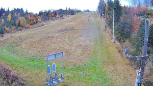 Skiareál Troják - Kamera u nástupu na vlek svah A - 26.10.2025 v 11:35 Skiareál Troják - Kamera u nástupu na vlek svah A - 26.10.2025 v 11:35