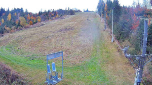 Skiareál Troják - Kamera u nástupu na vlek svah A - 26.10.2025 v 12:15 Skiareál Troják - Kamera u nástupu na vlek svah A - 26.10.2025 v 12:15