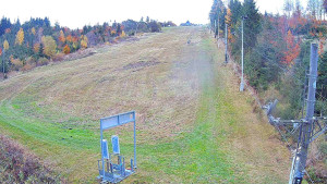 Skiareál Troják - Kamera u nástupu na vlek svah A - 26.10.2025 v 13:10 Skiareál Troják - Kamera u nástupu na vlek svah A - 26.10.2025 v 13:10