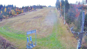 Skiareál Troják - Kamera u nástupu na vlek svah A - 26.10.2025 v 13:35 Skiareál Troják - Kamera u nástupu na vlek svah A - 26.10.2025 v 13:35
