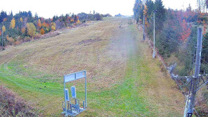 Skiareál Troják - Kamera u nástupu na vlek svah A - 26.10.2025 v 13:40 Skiareál Troják - Kamera u nástupu na vlek svah A - 26.10.2025 v 13:40