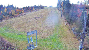 Skiareál Troják - Kamera u nástupu na vlek svah A - 26.10.2025 v 13:45 Skiareál Troják - Kamera u nástupu na vlek svah A - 26.10.2025 v 13:45