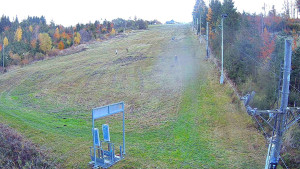 Skiareál Troják - Kamera u nástupu na vlek svah A - 26.10.2025 v 15:55 Skiareál Troják - Kamera u nástupu na vlek svah A - 26.10.2025 v 15:55