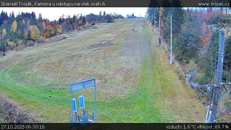 Skiareál Troják - Kamera u nástupu na vlek svah A - 27.10.2025 v 06:30 Skiareál Troják - Kamera u nástupu na vlek svah A - 27.10.2025 v 06:30
