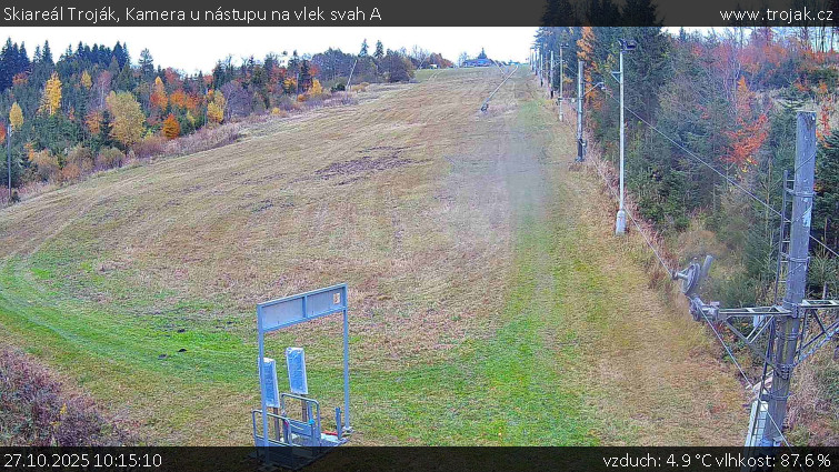 Skiareál Troják - Kamera u nástupu na vlek svah A - 27.10.2025 v 10:15 Skiareál Troják - Kamera u nástupu na vlek svah A - 27.10.2025 v 10:15