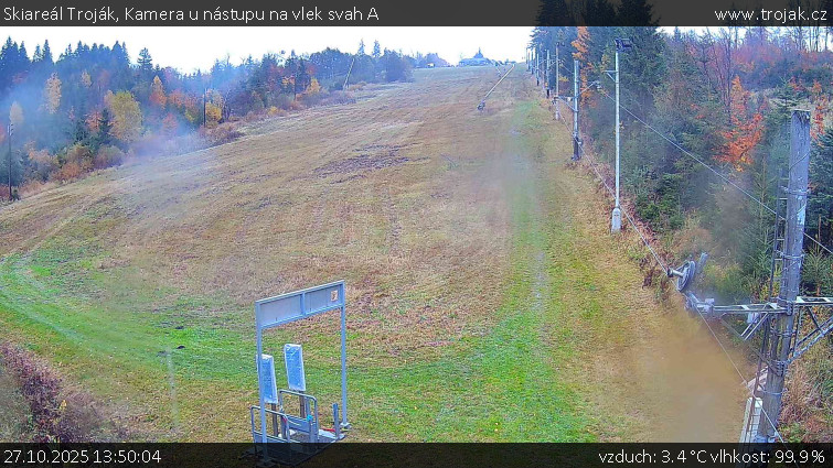 Skiareál Troják - Kamera u nástupu na vlek svah A - 27.10.2025 v 13:50 Skiareál Troják - Kamera u nástupu na vlek svah A - 27.10.2025 v 13:50