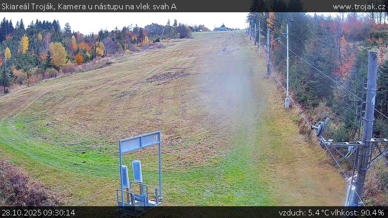 Skiareál Troják - Kamera u nástupu na vlek svah A - 28.10.2025 v 09:30 Skiareál Troják - Kamera u nástupu na vlek svah A - 28.10.2025 v 09:30