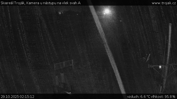 Skiareál Troják - Kamera u nástupu na vlek svah A - 29.10.2025 v 02:15 Skiareál Troják - Kamera u nástupu na vlek svah A - 29.10.2025 v 02:15