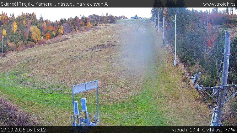 Skiareál Troják - Kamera u nástupu na vlek svah A - 29.10.2025 v 16:15 Skiareál Troják - Kamera u nástupu na vlek svah A - 29.10.2025 v 16:15
