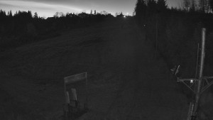 Skiareál Troják - Kamera u nástupu na vlek svah A - 31.10.2025 v 05:35 Skiareál Troják - Kamera u nástupu na vlek svah A - 31.10.2025 v 05:35