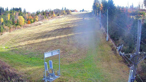 Skiareál Troják - Kamera u nástupu na vlek svah A - 31.10.2025 v 12:15 Skiareál Troják - Kamera u nástupu na vlek svah A - 31.10.2025 v 12:15