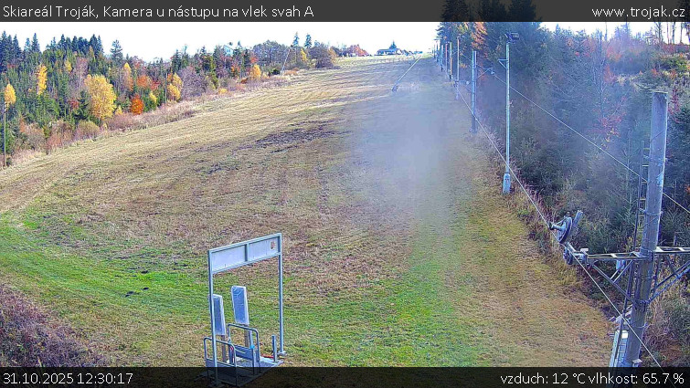 Skiareál Troják - Kamera u nástupu na vlek svah A - 31.10.2025 v 12:30 Skiareál Troják - Kamera u nástupu na vlek svah A - 31.10.2025 v 12:30