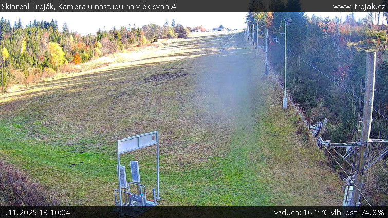 Skiareál Troják - Kamera u nástupu na vlek svah A - 1.11.2025 v 13:10 Skiareál Troják - Kamera u nástupu na vlek svah A - 1.11.2025 v 13:10