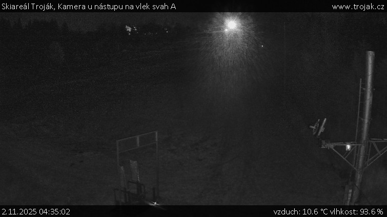 Skiareál Troják - Kamera u nástupu na vlek svah A - 2.11.2025 v 04:35 Skiareál Troják - Kamera u nástupu na vlek svah A - 2.11.2025 v 04:35