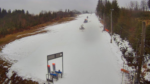 Skiareál Troják - Kamera u nástupu na vlek svah A - 5.12.2025 v 08:00 Skiareál Troják - Kamera u nástupu na vlek svah A - 5.12.2025 v 08:00