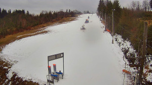 Skiareál Troják - Kamera u nástupu na vlek svah A - 5.12.2025 v 08:10 Skiareál Troják - Kamera u nástupu na vlek svah A - 5.12.2025 v 08:10