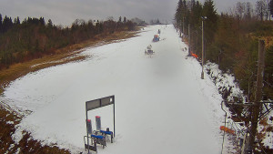 Skiareál Troják - Kamera u nástupu na vlek svah A - 5.12.2025 v 09:10 Skiareál Troják - Kamera u nástupu na vlek svah A - 5.12.2025 v 09:10