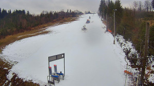 Skiareál Troják - Kamera u nástupu na vlek svah A - 5.12.2025 v 10:15 Skiareál Troják - Kamera u nástupu na vlek svah A - 5.12.2025 v 10:15