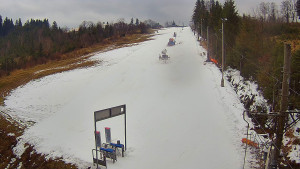 Skiareál Troják - Kamera u nástupu na vlek svah A - 5.12.2025 v 11:05 Skiareál Troják - Kamera u nástupu na vlek svah A - 5.12.2025 v 11:05