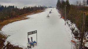 Skiareál Troják - Kamera u nástupu na vlek svah A - 5.12.2025 v 11:10 Skiareál Troják - Kamera u nástupu na vlek svah A - 5.12.2025 v 11:10