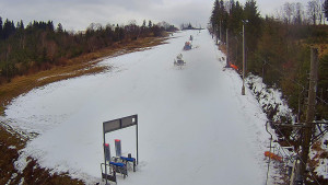 Skiareál Troják - Kamera u nástupu na vlek svah A - 5.12.2025 v 11:25 Skiareál Troják - Kamera u nástupu na vlek svah A - 5.12.2025 v 11:25