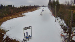 Skiareál Troják - Kamera u nástupu na vlek svah A - 5.12.2025 v 11:40 Skiareál Troják - Kamera u nástupu na vlek svah A - 5.12.2025 v 11:40