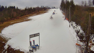 Skiareál Troják - Kamera u nástupu na vlek svah A - 5.12.2025 v 11:45 Skiareál Troják - Kamera u nástupu na vlek svah A - 5.12.2025 v 11:45