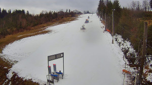 Skiareál Troják - Kamera u nástupu na vlek svah A - 5.12.2025 v 11:50 Skiareál Troják - Kamera u nástupu na vlek svah A - 5.12.2025 v 11:50