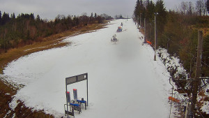 Skiareál Troják - Kamera u nástupu na vlek svah A - 5.12.2025 v 12:10 Skiareál Troják - Kamera u nástupu na vlek svah A - 5.12.2025 v 12:10