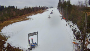 Skiareál Troják - Kamera u nástupu na vlek svah A - 5.12.2025 v 12:15 Skiareál Troják - Kamera u nástupu na vlek svah A - 5.12.2025 v 12:15