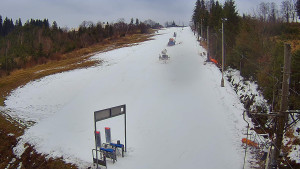 Skiareál Troják - Kamera u nástupu na vlek svah A - 5.12.2025 v 12:25 Skiareál Troják - Kamera u nástupu na vlek svah A - 5.12.2025 v 12:25