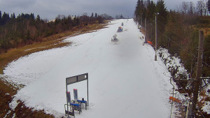 Skiareál Troják - Kamera u nástupu na vlek svah A - 5.12.2025 v 13:05 Skiareál Troják - Kamera u nástupu na vlek svah A - 5.12.2025 v 13:05