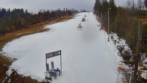 Skiareál Troják - Kamera u nástupu na vlek svah A - 5.12.2025 v 13:35 Skiareál Troják - Kamera u nástupu na vlek svah A - 5.12.2025 v 13:35