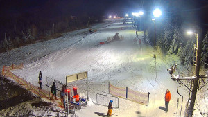 Skiareál Troják - Kamera u nástupu na vlek svah A - 30.12.2025 v 18:20 Skiareál Troják - Kamera u nástupu na vlek svah A - 30.12.2025 v 18:20