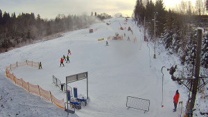 Skiareál Troják - Kamera u nástupu na vlek svah A - 5.1.2026 v 10:50 Skiareál Troják - Kamera u nástupu na vlek svah A - 5.1.2026 v 10:50