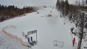 Skiareál Troják - Kamera u nástupu na vlek svah A - 5.1.2026 v 12:30 Skiareál Troják - Kamera u nástupu na vlek svah A - 5.1.2026 v 12:30