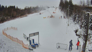 Skiareál Troják - Kamera u nástupu na vlek svah A - 5.1.2026 v 12:45 Skiareál Troják - Kamera u nástupu na vlek svah A - 5.1.2026 v 12:45